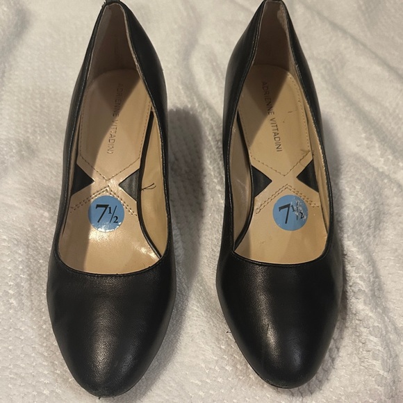 Adrienne Vittadini Black Leather Heels - Picture 1 of 2